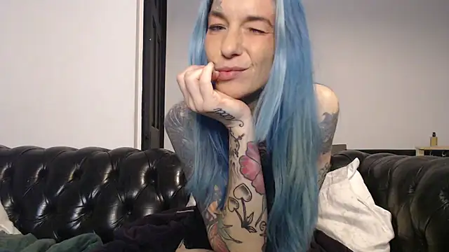 Snapshot of RavenryderUK chatting on December 24, 2024, 12:33 am RavenryderUK online show from December 24, 2024, 12:33 am