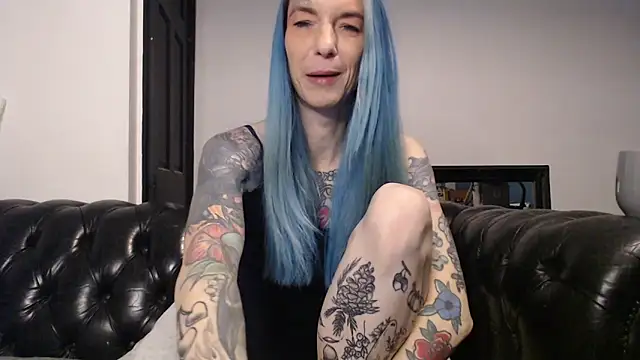 Snapshot of RavenryderUK chatting on January 20, 2025, 9:32 pm RavenryderUK online show from January 20, 2025, 9:32 pm