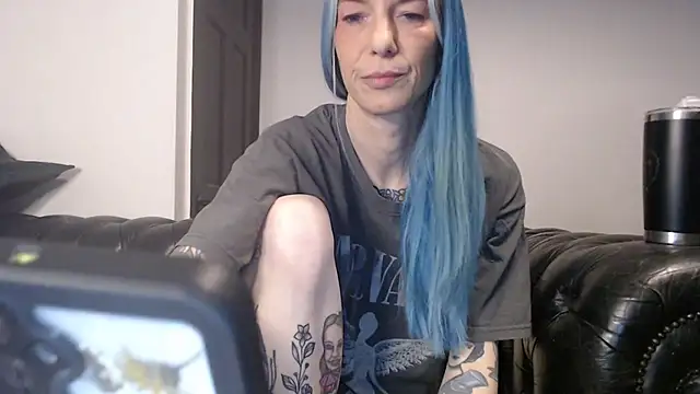 Snapshot of RavenryderUK chatting on February 8, 2025, 9:36 pm RavenryderUK online show from February 8, 2025, 9:36 pm