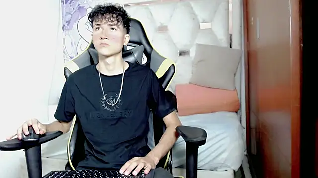 johnny cagee online show from December 1, 2025, 3:33 am