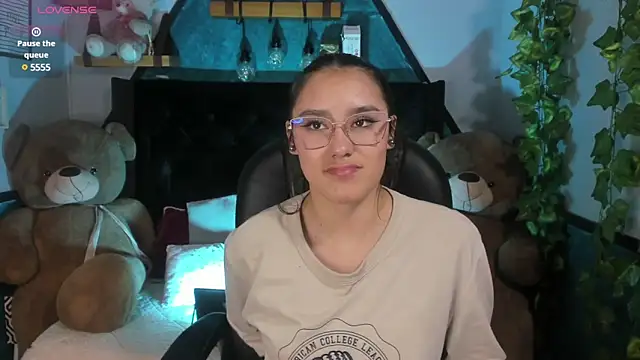  Sophie  miller online show from March 19, 2025, 7:27 pm