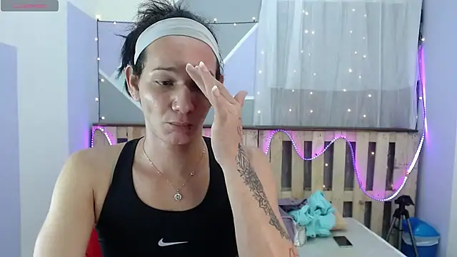 Snapshot of Michellcockxxx chatting on February 6, 2025, 2:44 am Michellcockxxx online show from February 6, 2025, 2:44 am