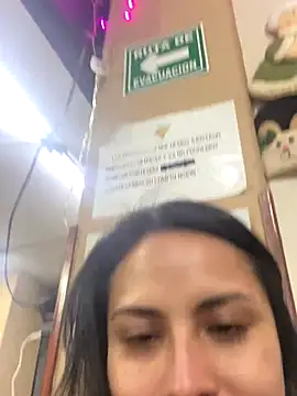 Snapshot of Effyvice13 chatting on December 15, 2025, 12:37 am Effyvice13 online show from December 15, 2025, 12:37 am