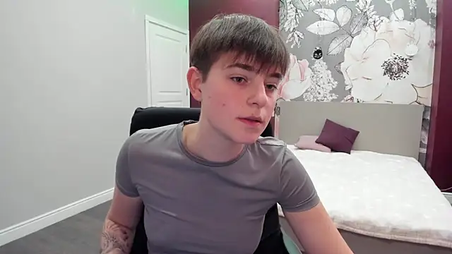 EmiliaYours online show from October 21, 2025, 2:07 pm