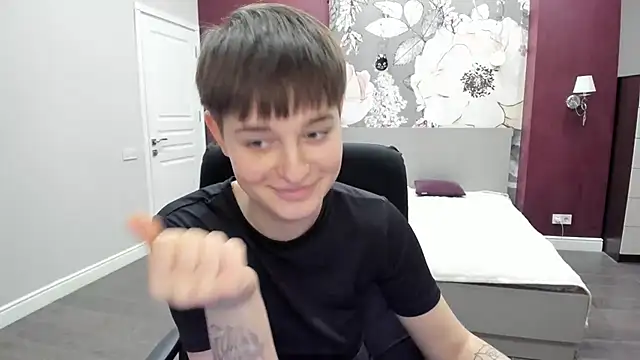 EmiliaYours online show from January 5, 2026, 5:27 pm