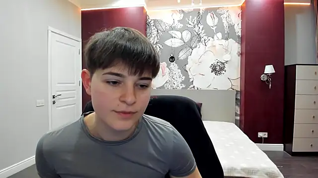 EmiliaYours online show from February 3, 2026, 3:28 pm