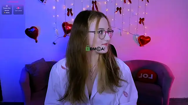 luna berryy online show from March 18, 2026, 8:23 pm