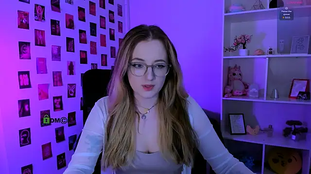 luna berryy online show from July 18, 2026, 6:45 pm
