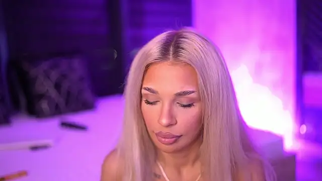 Snapshot of Candy_Ivy chatting on October 2, 2025, 5:53 pm Candy Ivy online show from October 2, 2025, 5:53 pm
