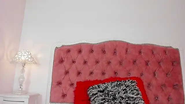 amberlitle online show from September 11, 2025, 12:16 pm