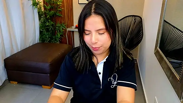 Sharlotte Milk online show from November 11, 2025, 10:48 am