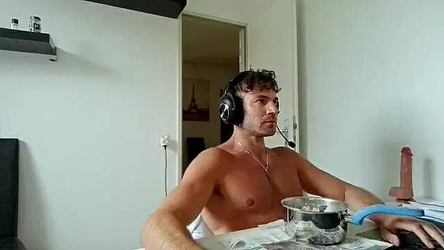 Snapshot of alpha-hunk chatting on April 28, 2026, 1:49 pm alpha-hunk online show from April 28, 2026, 1:49 pm