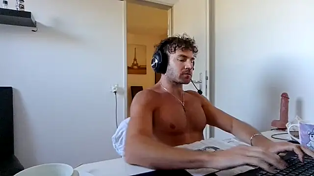 Snapshot of alpha-hunk chatting on May 1, 2026, 1:59 pm alpha-hunk online show from May 1, 2026, 1:59 pm