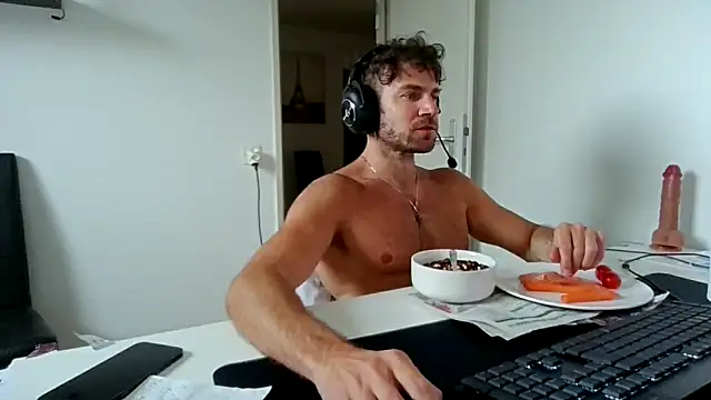 Snapshot of alpha-hunk chatting on May 6, 2026, 10:09 am alpha-hunk online show from May 6, 2026, 10:09 am