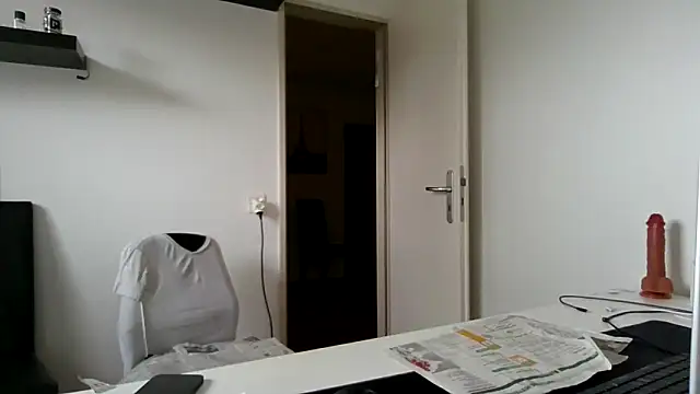 Snapshot of alpha-hunk chatting on May 7, 2026, 9:58 am alpha-hunk online show from May 7, 2026, 9:58 am