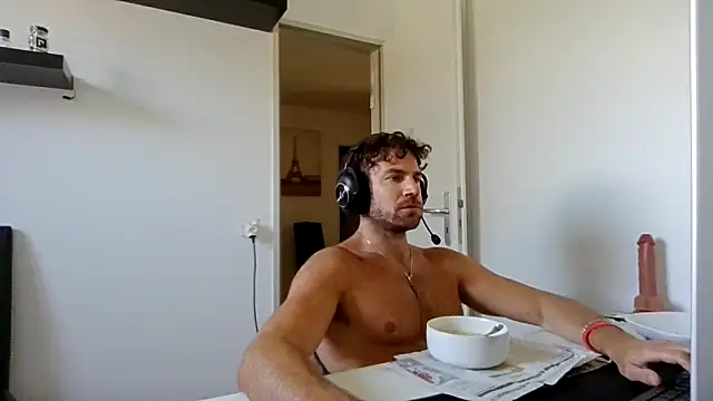 Snapshot of alpha-hunk chatting on May 8, 2026, 10:31 am alpha-hunk online show from May 8, 2026, 10:31 am