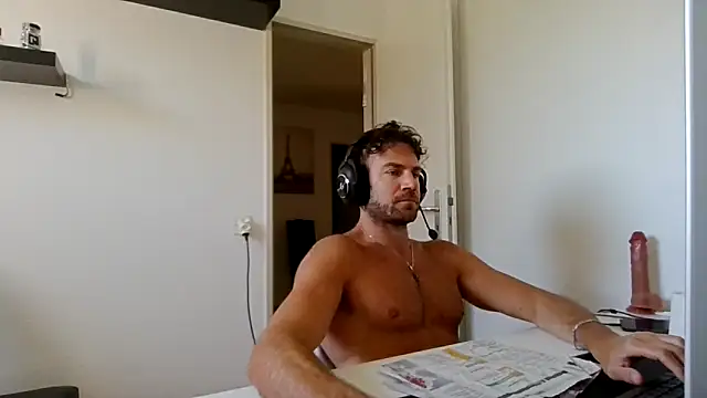 Snapshot of alpha-hunk chatting on May 9, 2026, 9:14 am alpha-hunk online show from May 9, 2026, 9:14 am