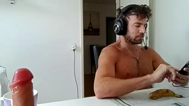 Snapshot of alpha-hunk chatting on May 16, 2026, 8:22 am alpha-hunk online show from May 16, 2026, 8:22 am