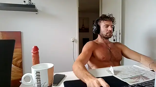 Snapshot of alpha-hunk chatting on May 19, 2026, 8:31 am alpha-hunk online show from May 19, 2026, 8:31 am