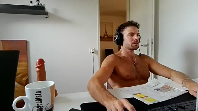 Snapshot of alpha-hunk chatting on May 21, 2026, 4:36 pm alpha-hunk online show from May 21, 2026, 4:36 pm