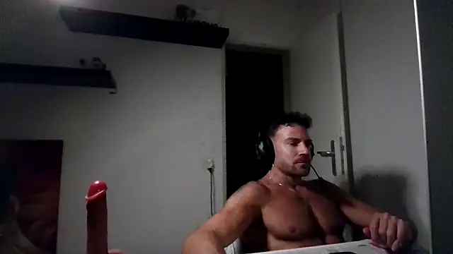 Snapshot of alpha-hunk chatting on May 22, 2026, 9:31 pm alpha-hunk online show from May 22, 2026, 9:31 pm