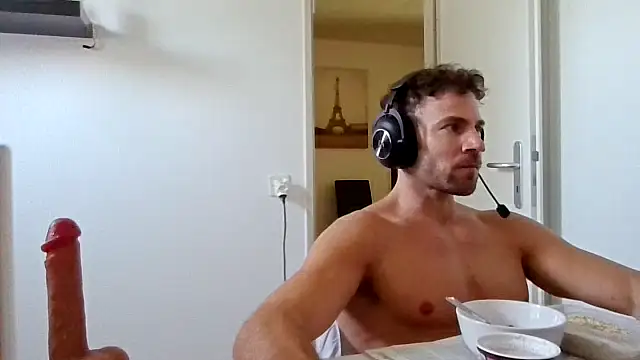 Snapshot of alpha-hunk chatting on May 25, 2026, 10:43 am alpha-hunk online show from May 25, 2026, 10:43 am