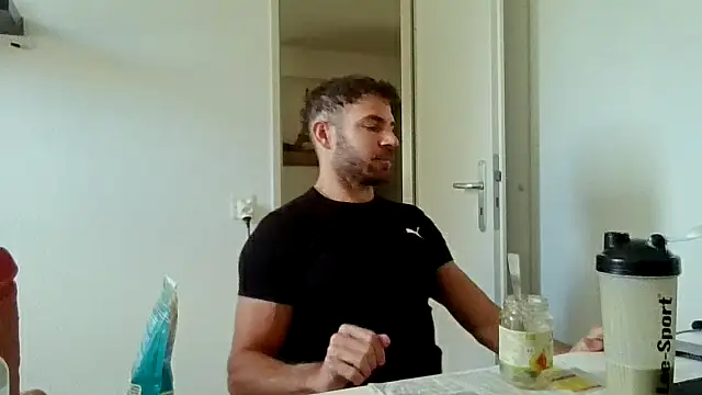 Snapshot of alpha-hunk chatting on June 1, 2026, 9:22 am alpha-hunk online show from June 1, 2026, 9:22 am