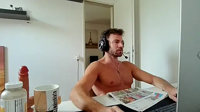 Snapshot of alpha-hunk chatting on June 3, 2026, 9:23 am alpha-hunk online show from June 3, 2026, 9:23 am