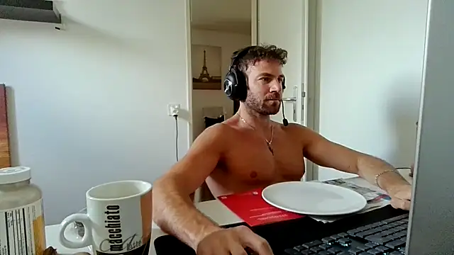 Snapshot of alpha-hunk chatting on June 5, 2026, 9:26 am alpha-hunk online show from June 5, 2026, 9:26 am