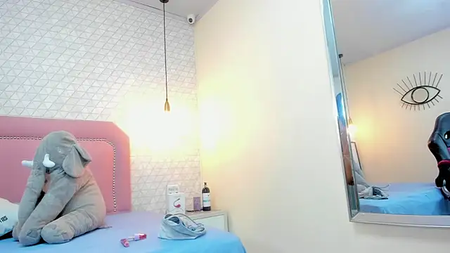 Snapshot of MAYROBERTSS chatting on March 20, 2025, 12:53 pm MAYROBERTSS online show from March 20, 2025, 12:53 pm