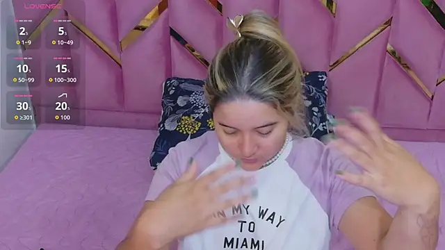 collegepawglovedaddy online show from April 17, 2026, 4:21 pm