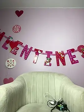 Kyna euphoria online show from February 12, 2025, 9:01 pm