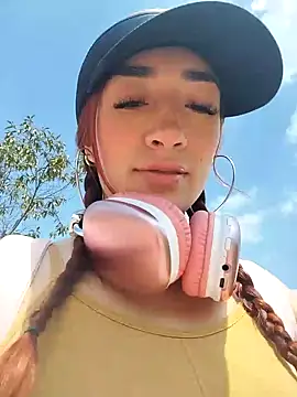 ariiel  online show from December 7, 2024, 3:52 pm