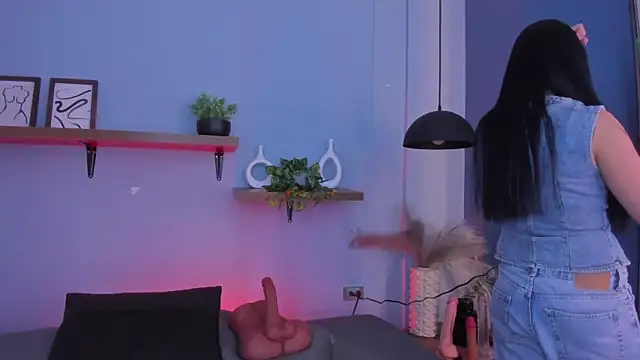 maddy walker online show from November 8, 2025, 12:05 pm