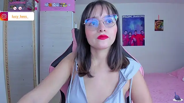 Lucyy-hess online show from April 16, 2026, 9:39 pm