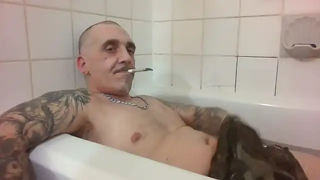 CandiedPompano online show from September 26, 2025, 4:16 am