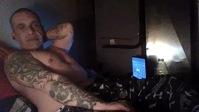 CandiedPompano online show from November 9, 2025, 4:22 am