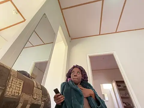 choclatepeaach online show from February 14, 2026, 5:10 pm