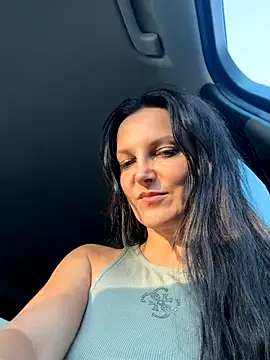 -OLYA- online show from November 7, 2025, 2:06 pm