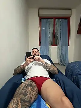 Snapshot of Gioeltoro89 chatting on November 11, 2025, 4:40 pm Gioeltoro89 online show from November 11, 2025, 4:40 pm