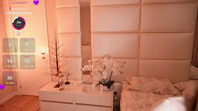 Lilly Colins online show from January 18, 2026, 8:23 pm