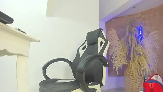 Snapshot of APRILL_FOXX chatting on December 26, 2024, 12:16 pm APRILL FOXX online show from December 26, 2024, 12:16 pm