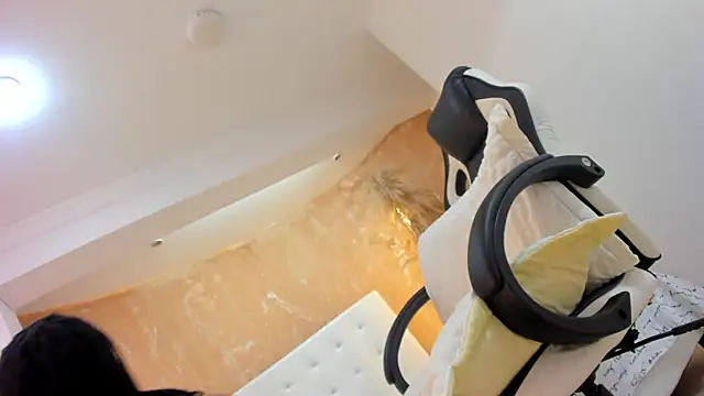 Snapshot of APRILL_FOXX chatting on February 18, 2025, 3:53 am APRILL FOXX online show from February 18, 2025, 3:53 am