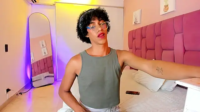 Snapshot of APRILL_FOXX chatting on October 7, 2025, 8:50 pm APRILL FOXX online show from October 7, 2025, 8:50 pm