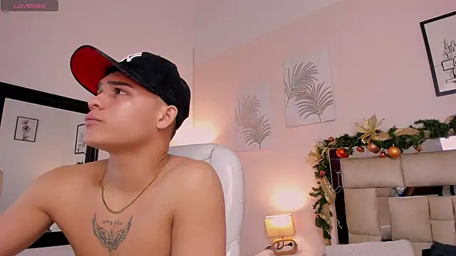 Snapshot of saraandstiven chatting on December 27, 2024, 3:42 am saraandstiven online show from December 27, 2024, 3:42 am