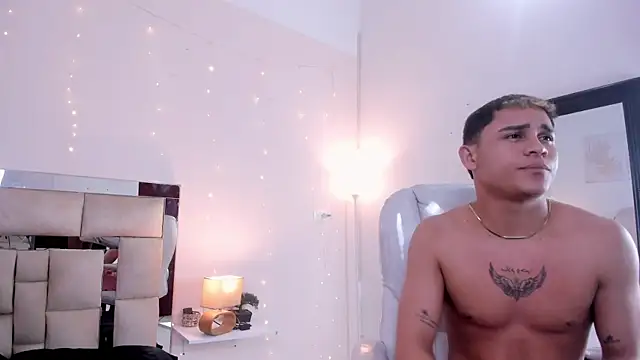 Snapshot of saraandstiven chatting on March 5, 2025, 7:05 am saraandstiven online show from March 5, 2025, 7:05 am