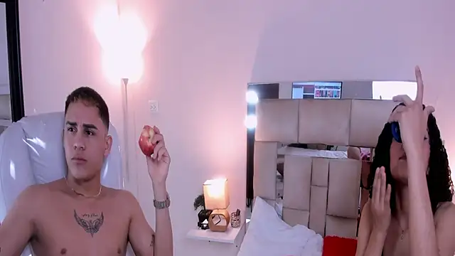 Snapshot of saraandstiven chatting on March 8, 2025, 3:28 am saraandstiven online show from March 8, 2025, 3:28 am