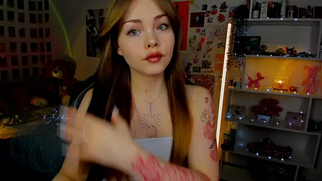 AkiraKatsu online show from December 20, 2025, 11:06 am