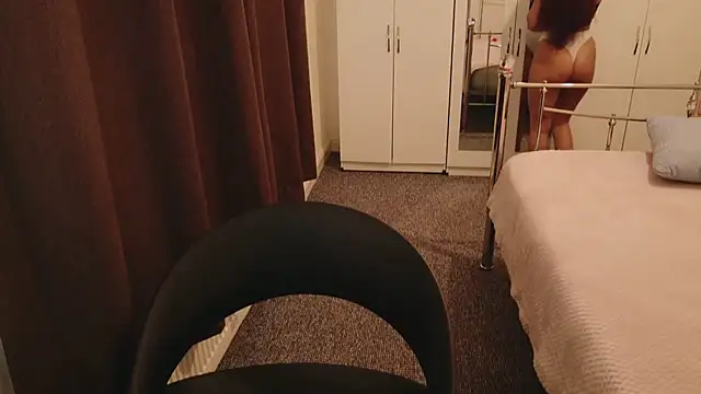 karlaolivia online show from October 3, 2025, 10:12 am