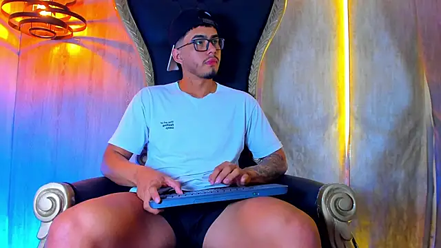 thaddeus king online show from November 8, 2025, 11:03 pm